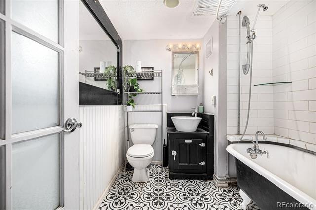 Building Photo - 1376 N Pearl St