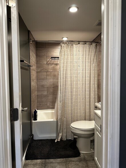 Building Photo - 5409 Emerson St