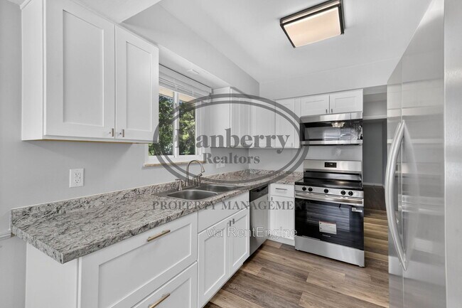 Building Photo - 6946 Kinsman Dr