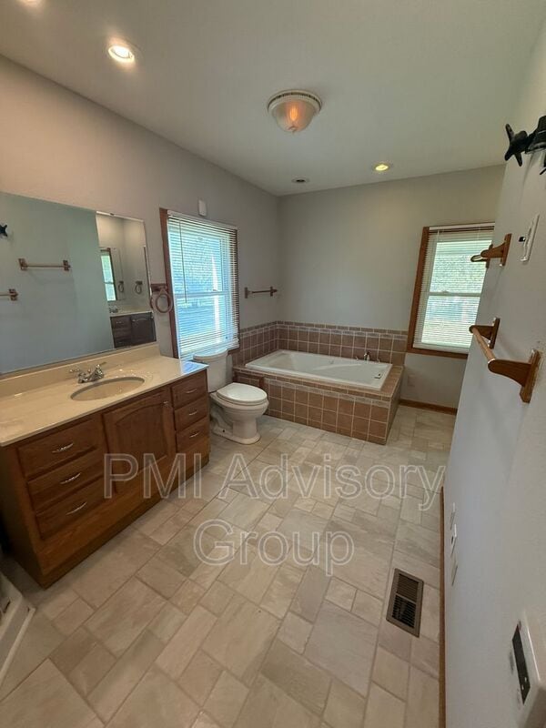 Building Photo - 2347 SE Pennsylvania Ave