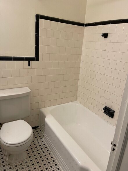 Building Photo - 6101 Parkway Dr
