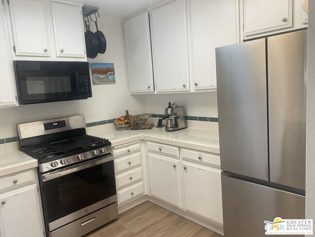 Building Photo - 1249 S La Verne Way