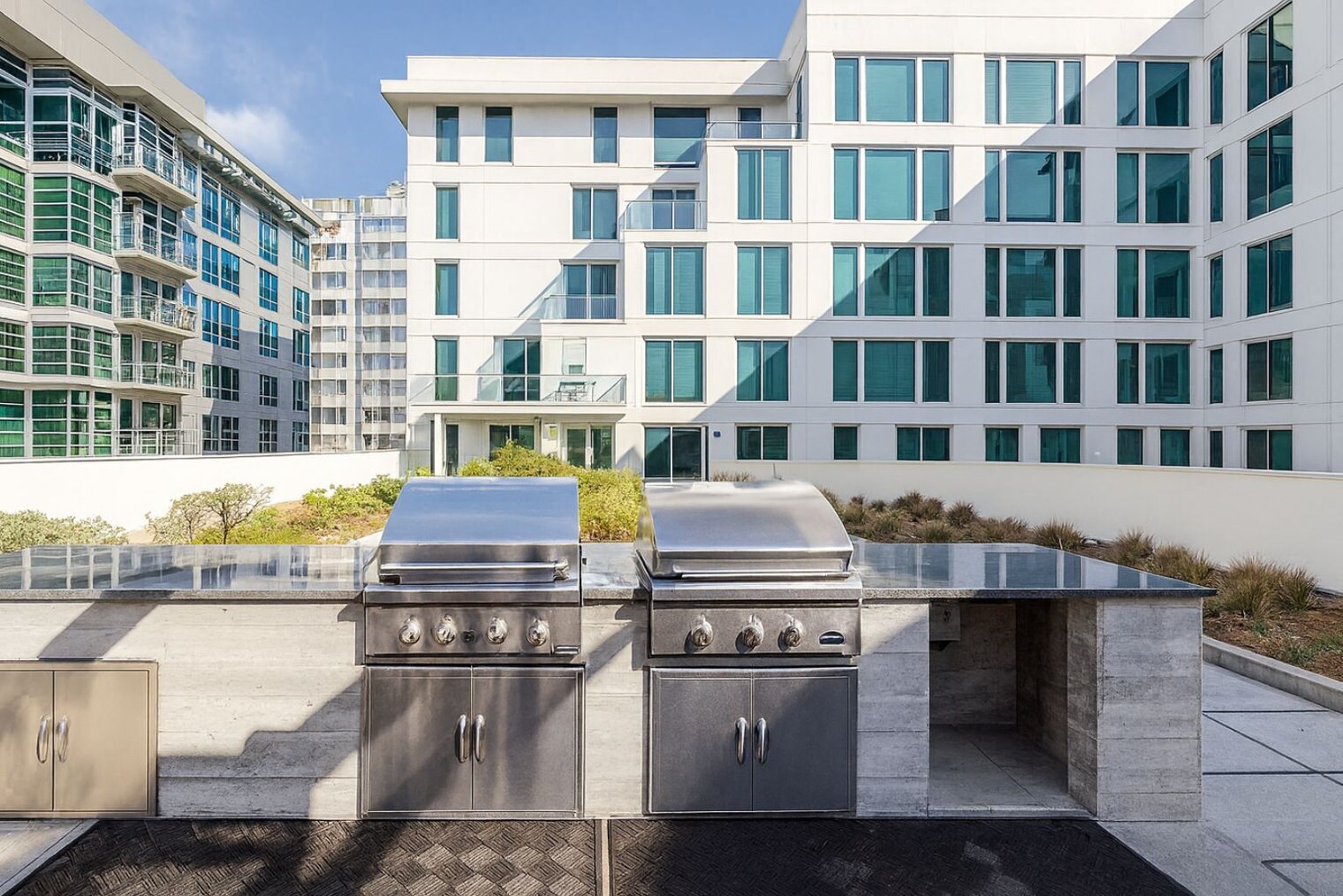 Building Photo - 400 Clementina St