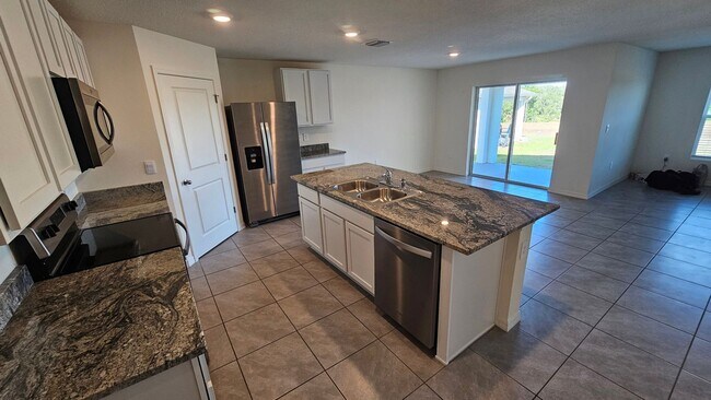 Building Photo - Spacious 4BR Golf Course Home in Beverly H...