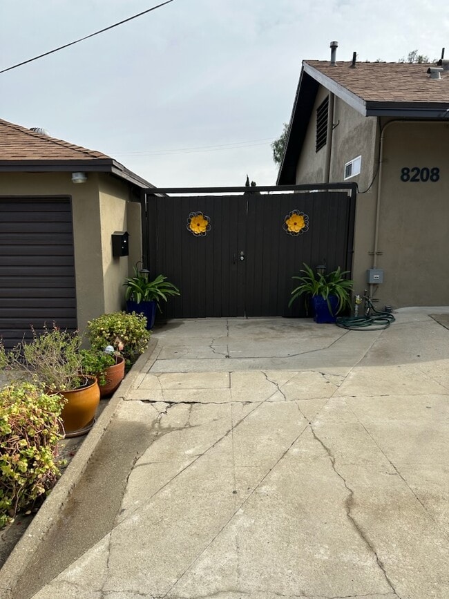 Building Photo - 8208 Truxton Ave