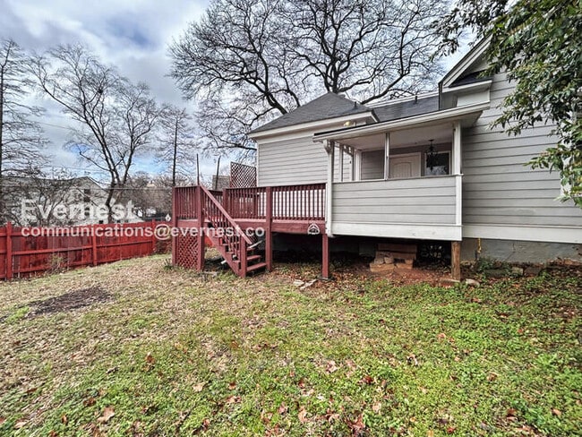 Building Photo - 2 Bed/2 Bath Home with Fenced Yard / Pet-Friendly / Available Now!