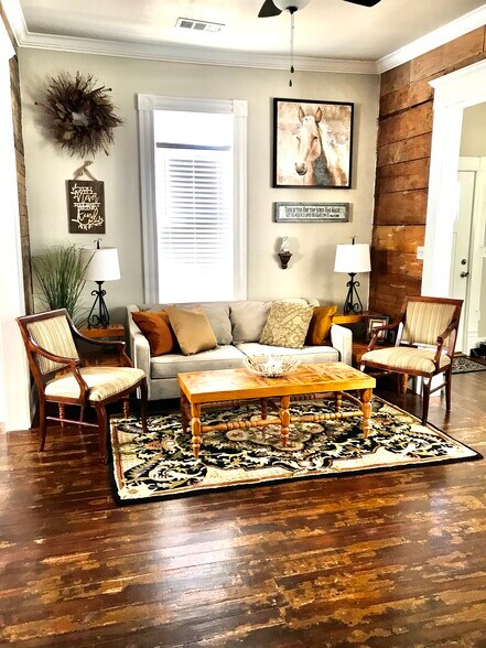 Livingroom - 104 4th St