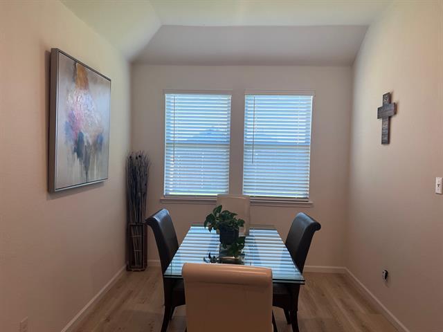 Building Photo - 2909 Llano Dr