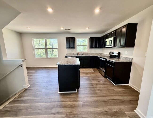 Building Photo - 828 Renee Ave