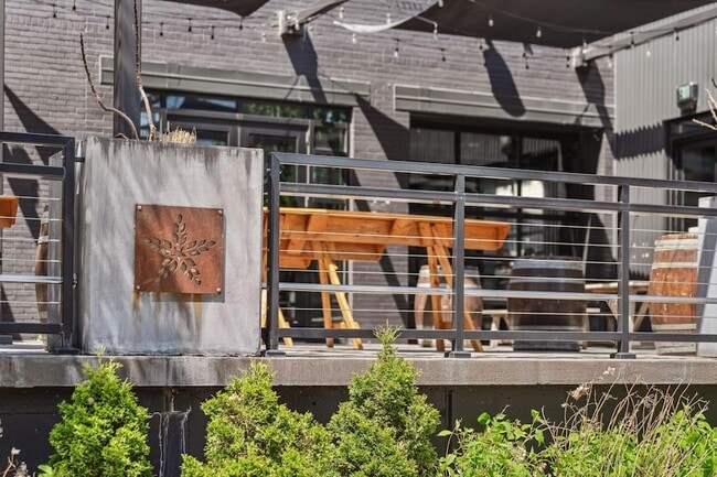 Building Photo - 401 N 2nd St