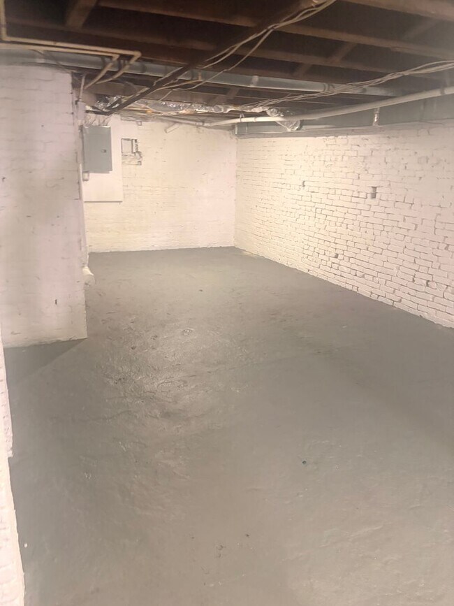 Building Photo - Fully Updated 3BR Home in East Baltimore – Modern Kitchen & Move-In Ready!