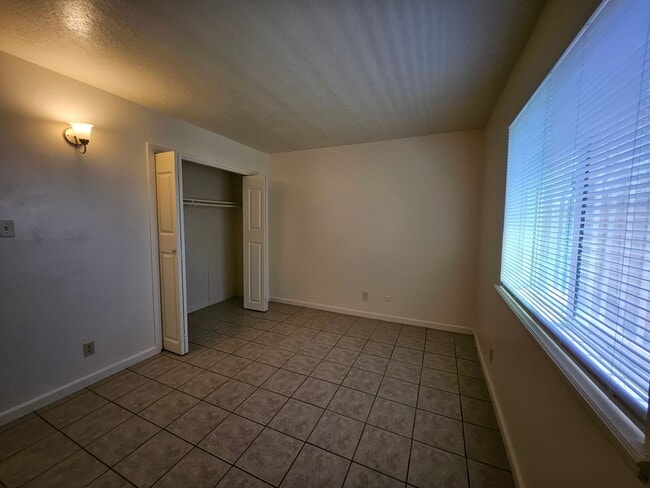 Building Photo - Louisiana Blvd SE-1125