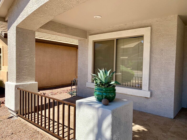 Building Photo - 21150 Via Del Oro