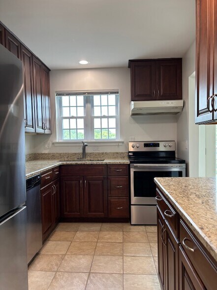 Building Photo - 681 Overland Ave