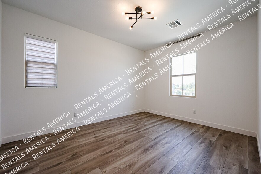 Building Photo - 4702 E Barbarita Ave