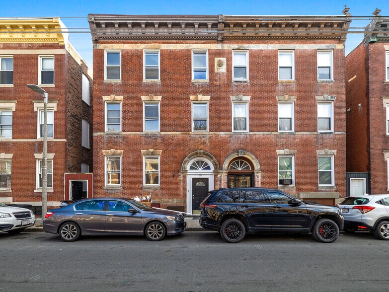 Building Photo - 131 Cottage St