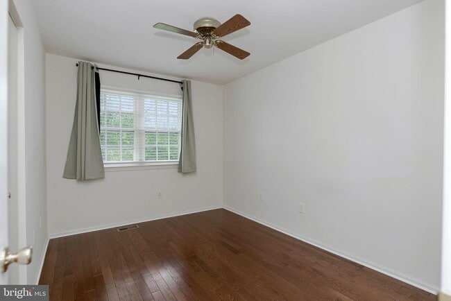 Building Photo - 8207 Cedar Landing Ct