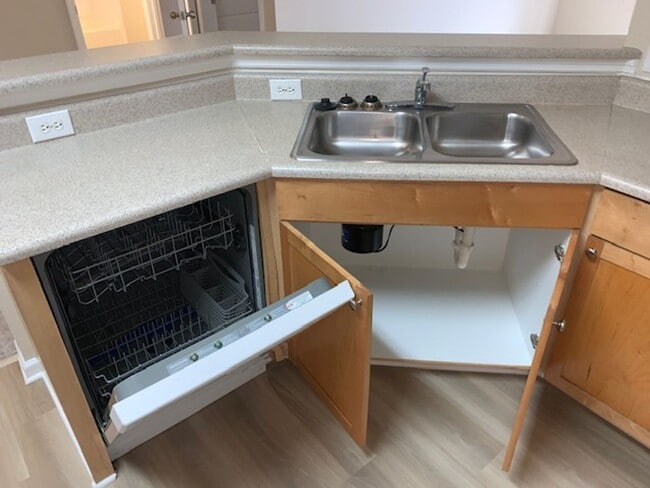 Building Photo - Beautiful condominium for Rent