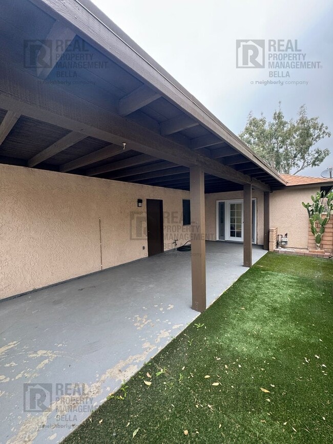 Building Photo - 55+ COMMUNITY- Charming 2-Bed, 2-Bath Home in Desirable 55+ Sunrise Community