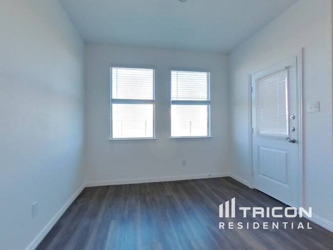 Building Photo - 932 Skytop Dr