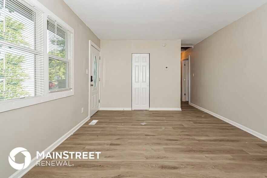 Building Photo - 2813 Falcon Dr