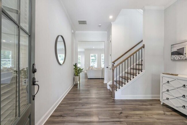 Building Photo - 2595 Whistler Wy NE