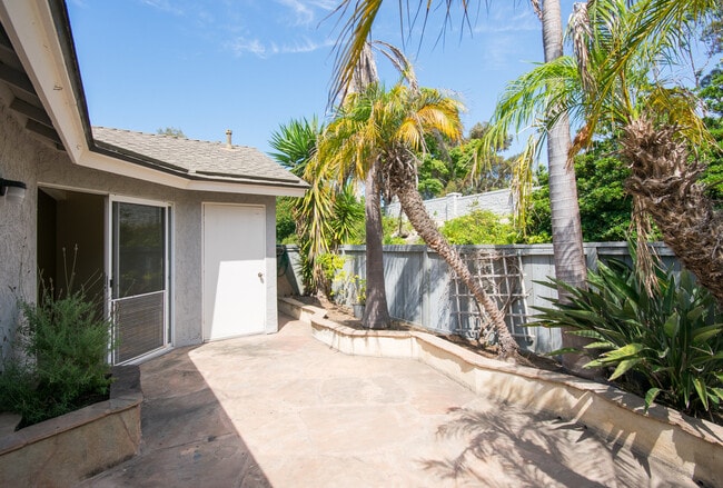 Building Photo - Very Charming 2BR/2BA Condo in Calavera Hi...