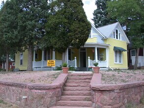 Building Photo - 804 E Kiowa St