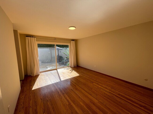 Building Photo - Great Shape Sunset West Single Family Home