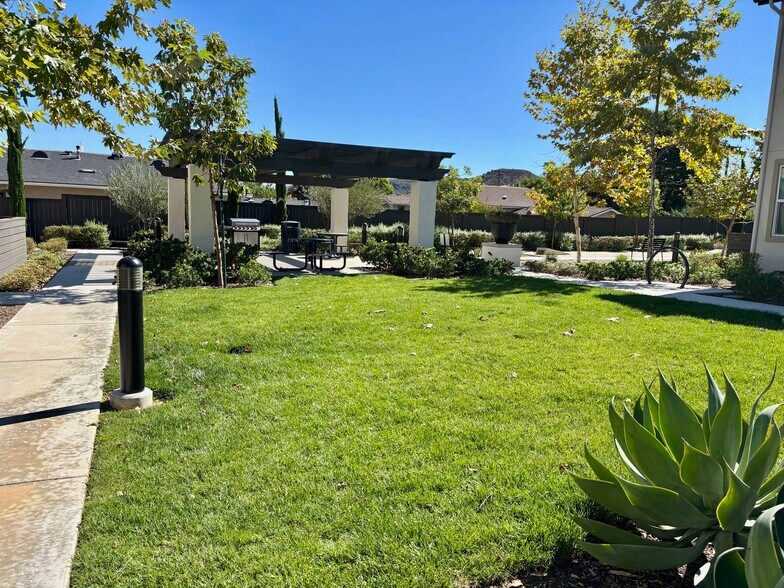 Building Photo - 8718 Aruba Ln