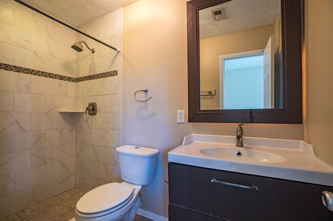 Building Photo - Great Rental in Heritage South!