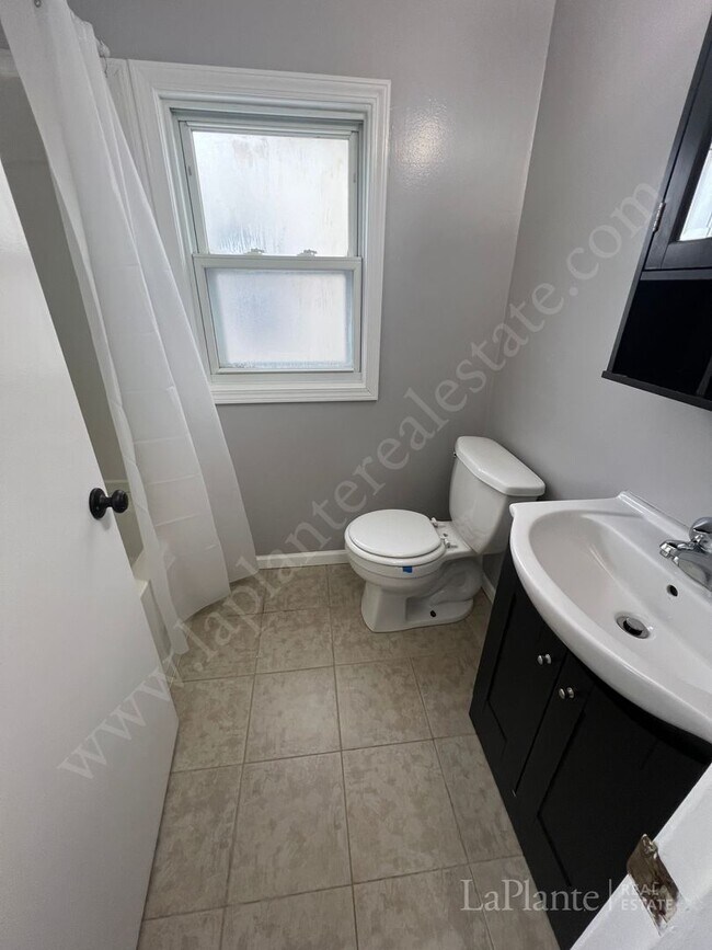 Building Photo - Move-in Ready 3 Bedroom Home for Rent