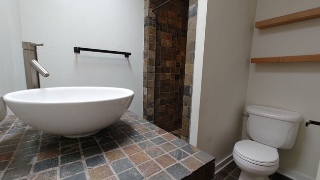 Building Photo - Coming Soon! Old Town Charm! 2 Bedroom Hou...