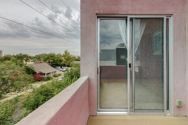 Building Photo - 885 Silver Ave SW