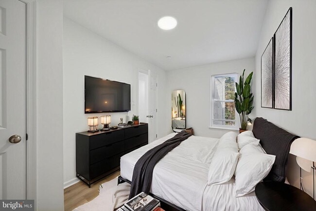 Building Photo - 183 W Logan St