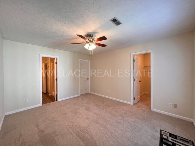 Building Photo - SITUATED IN HALLS IN CROSSROADS NORTH...3 ...