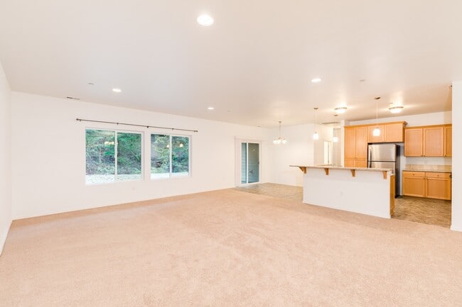 Building Photo - Beautiful 3 Bedroom rambler on a large and peaceful lot!
