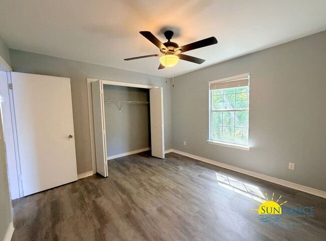 Building Photo - Spacious 4-Bedroom Cul-de-Sac Home Near Eglin AFB & Hurlburt Field!