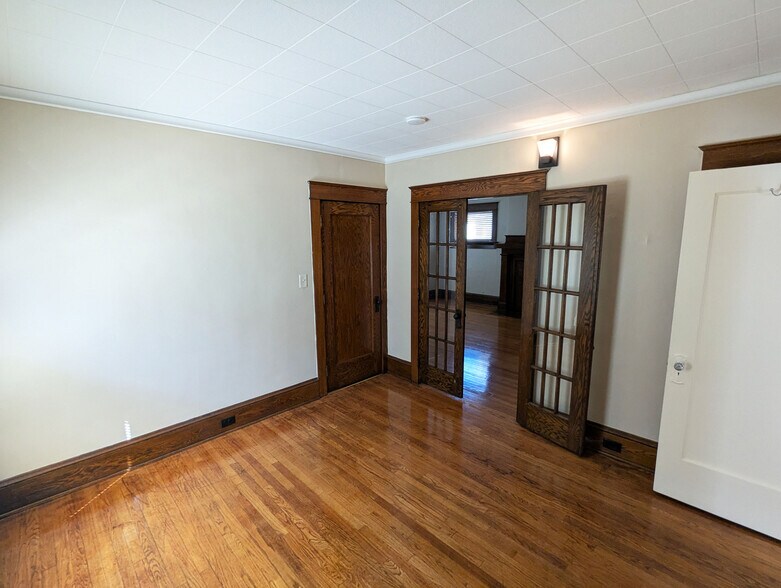 Building Photo - 353 W 10th St