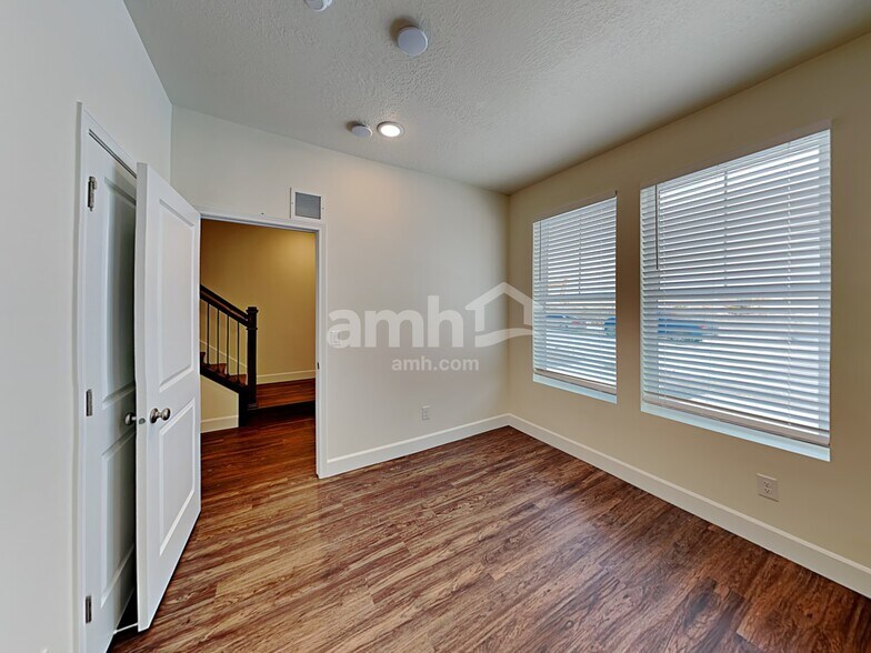 Building Photo - 6041 W Copperhawk Dr