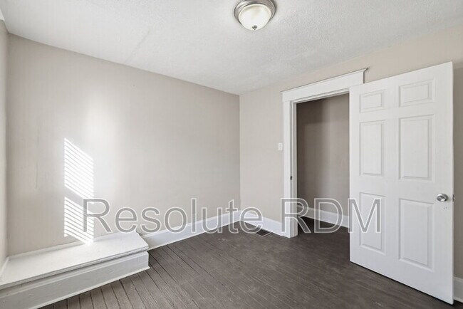Building Photo - 1622 Yandes St
