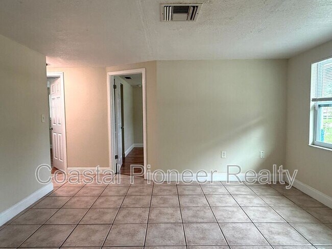 Building Photo - 7908 Butler Ave