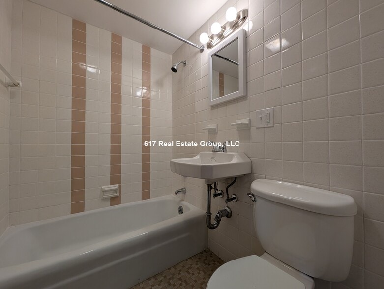 Building Photo - 176 N Beacon St