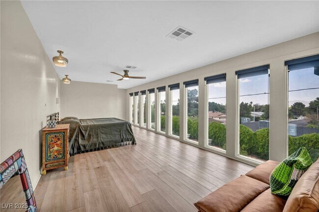 Building Photo - 1601 Eaton Dr