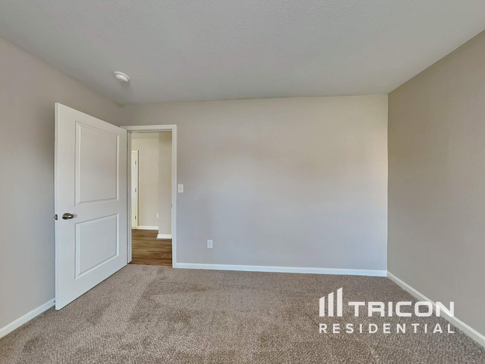 Building Photo - 2831 Village Center Dr