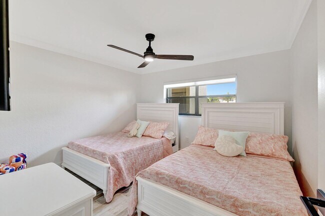 Building Photo - 7420 S Ocean Dr