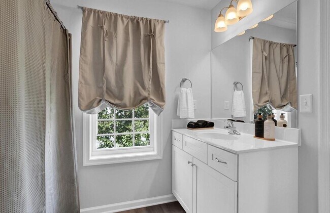 Building Photo - 2422 Lehman St