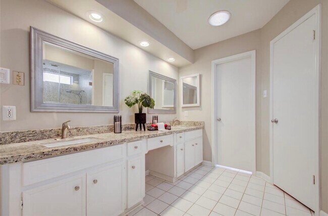 Building Photo - 13914 Swiss Hill Dr