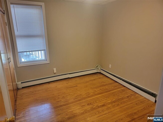 Building Photo - 165 Corabelle Ave