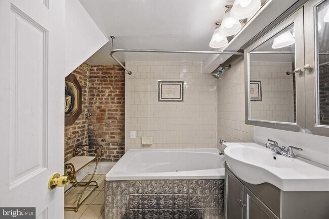 Building Photo - 1205 4th St NW
